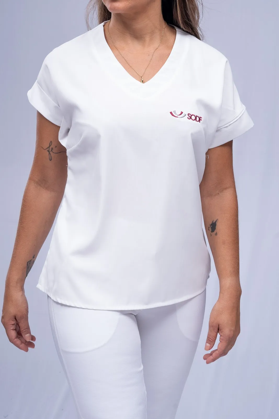 Blusa scrub com decote em V