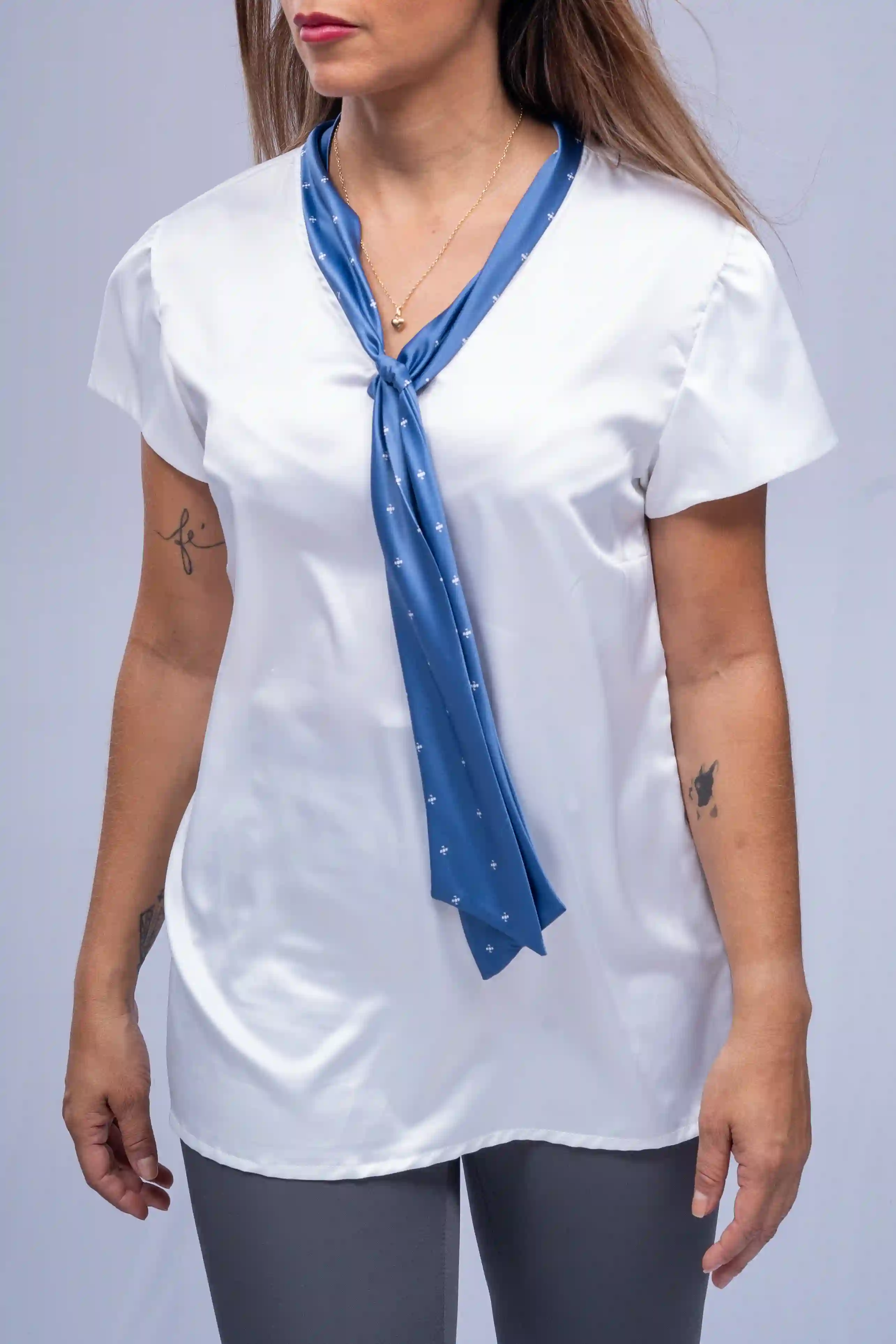 Blusa social com lenço